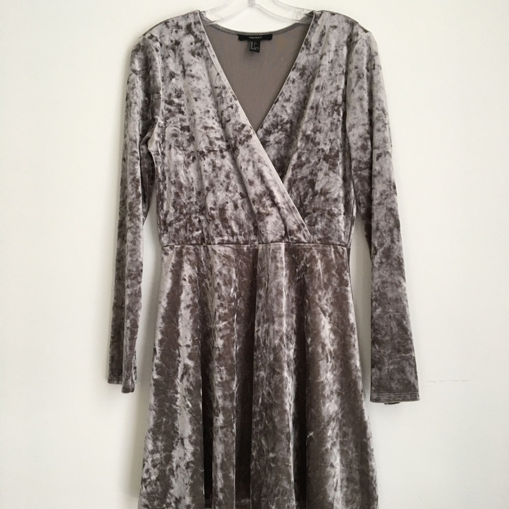 xxi v neck velvet dress